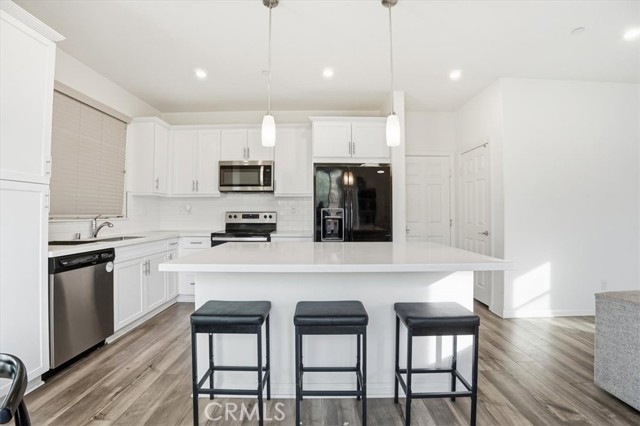 Detail Gallery Image 13 of 52 For 556 Enzo St, Lake Elsinore,  CA 92530 - 3 Beds | 2/1 Baths