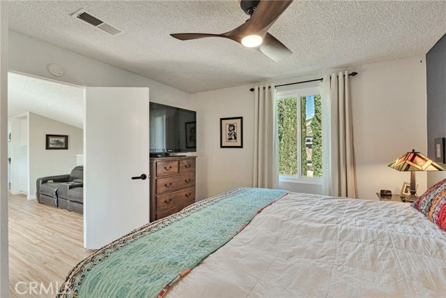 Detail Gallery Image 37 of 59 For 29857 Wistaria Valley, Canyon Country,  CA 91387 - 3 Beds | 3 Baths