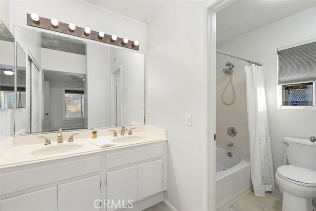 24667 Malbec St, Murrieta CA: https://media.crmls.org/medias/7c83f3b2-392d-4003-8de2-0a88896d0383.jpg