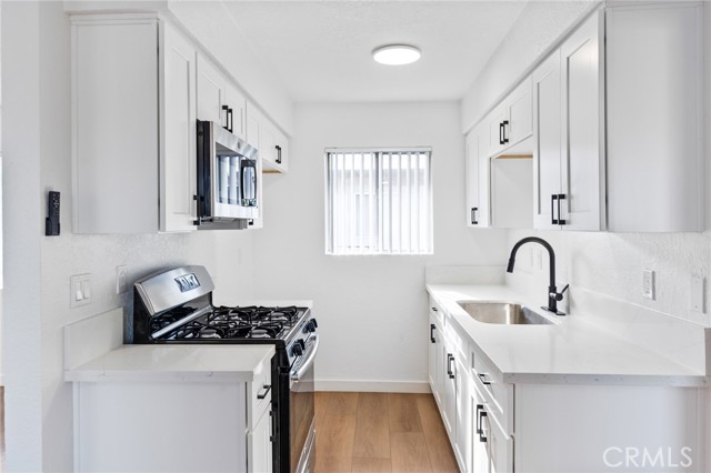 221 10th Street, Huntington Beach CA: https://media.crmls.org/medias/7c845b9a-d2c3-46e6-a37d-34f46b252aa0.jpg
