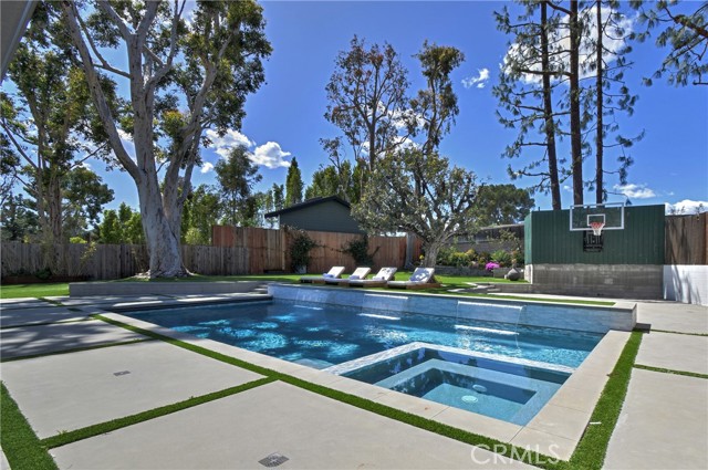 4751 Del Moreno Drive, Woodland Hills CA: https://media.crmls.org/medias/7c849014-6e2c-4354-90d0-b5f34faa4080.jpg