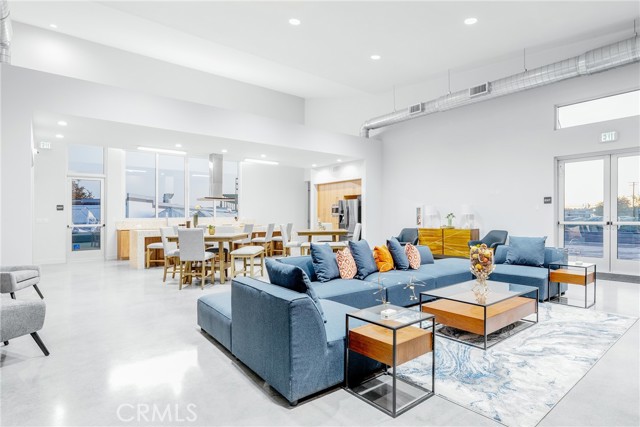 Detail Gallery Image 2 of 27 For 12801 Brookhurst St, Garden Grove,  CA 92840 - 2 Beds | 2/1 Baths