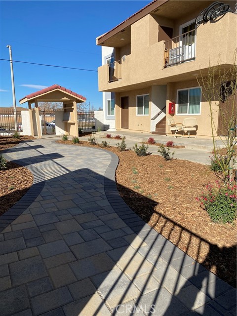 Detail Gallery Image 2 of 22 For 454 E Avenue Q3 #8,  Palmdale,  CA 93550 - 2 Beds | 2 Baths