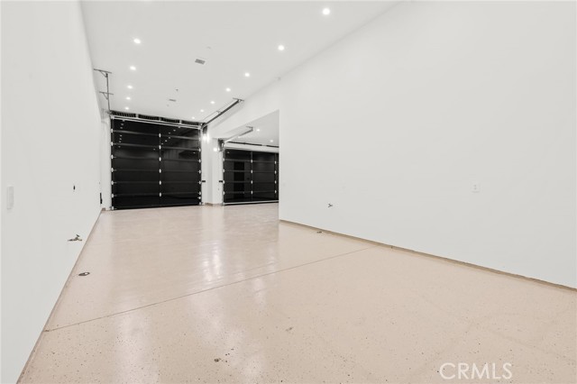 Detail Gallery Image 51 of 54 For 22924 Erwin St, Woodland Hills,  CA 91367 - 11 Beds | 9/2 Baths