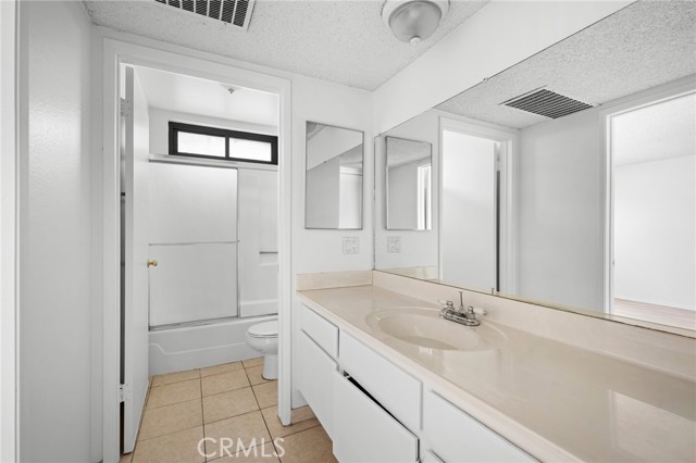 16226 Vanowen Street, Van Nuys CA: https://media.crmls.org/medias/7c869f0d-4495-43e7-9bfc-ca14600bdc05.jpg