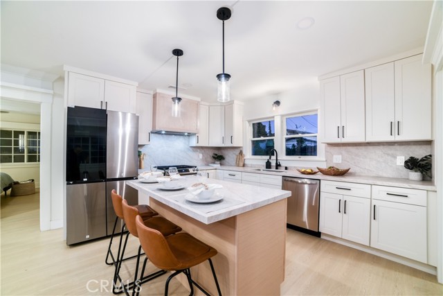 748 N Kenmore, Los Angeles CA: https://media.crmls.org/medias/7c873cb1-b855-4556-ac16-2f4e4f8b5cc6.jpg