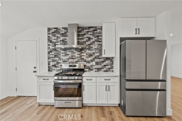 13817 Bromwich Street, Arleta CA: https://media.crmls.org/medias/7c8749e4-0e9b-4dbd-9393-89fe7b0d6d26.jpg