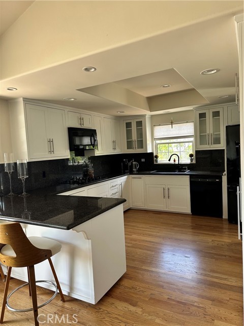 Detail Gallery Image 9 of 25 For 3160 Kirkham Dr, Glendale,  CA 91206 - 4 Beds | 2 Baths