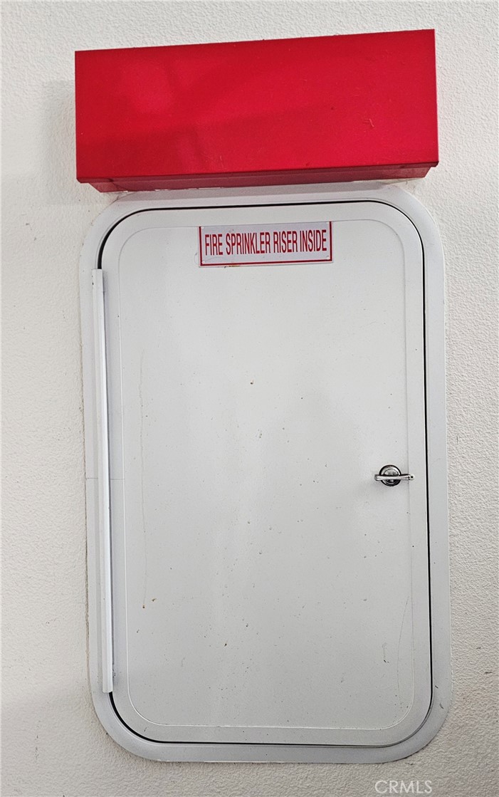 https://media.crmls.org/medias/7c87a10e-eca6-4c98-974e-7bd71de86982.jpg?preset=X-Large