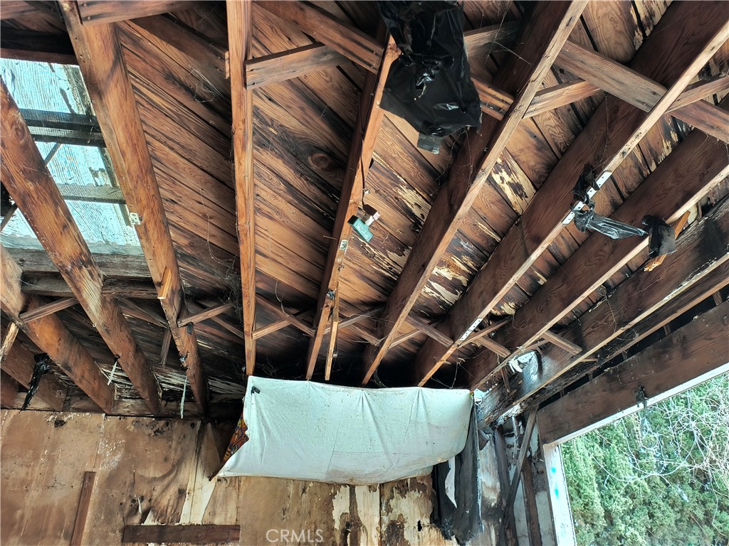 https://media.crmls.org/medias/7c8857e4-7a55-48c5-9c24-528b1bebe55d.jpg?preset=X-Large