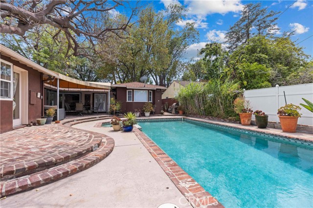 13405 Tiara Street, Valley Glen CA: https://media.crmls.org/medias/7c88ab14-6b32-47c4-a6a6-9e9d4de5dbdc.jpg