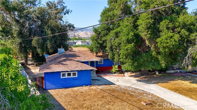 6083 Merito Avenue, San Bernardino CA: https://media.crmls.org/medias/7c8954fd-36c9-48f5-ab4d-f513419c5ed2.jpg