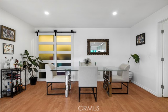 Detail Gallery Image 4 of 17 For 18530 Hatteras St #213,  Tarzana,  CA 91356 - 2 Beds | 2 Baths