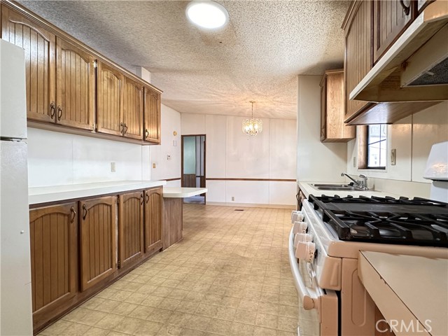 1500 Held Drive, Modesto CA: https://media.crmls.org/medias/7c8a224e-01a5-4671-834f-9c968c2dbbe6.jpg