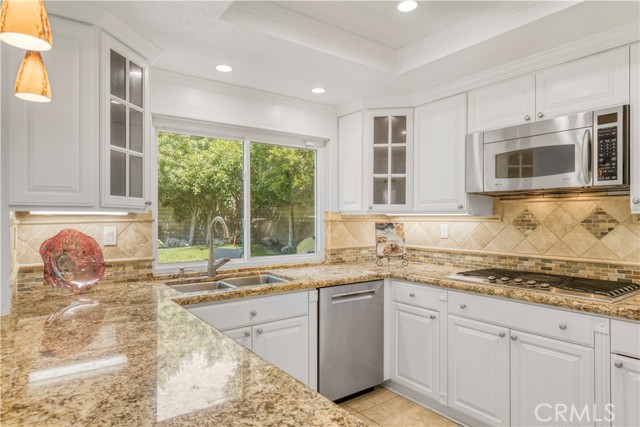 Detail Gallery Image 13 of 43 For 7101 Shadow Ridge Ct, West Hills,  CA 91307 - 3 Beds | 2/1 Baths
