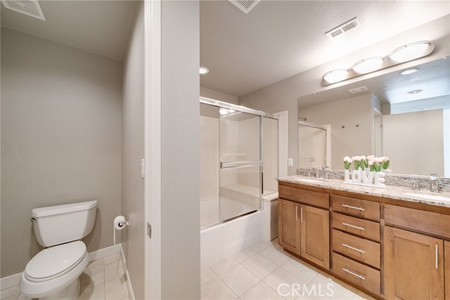 21301 Erwin Street, Woodland Hills CA: https://media.crmls.org/medias/7c8b7fee-842b-4d6e-878e-a0148045f389.jpg