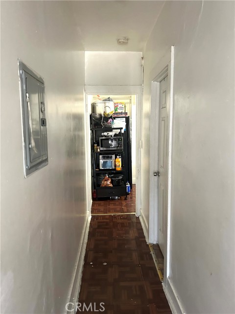146 E 45th Street, Los Angeles CA: https://media.crmls.org/medias/7c8cb367-078c-4693-a3e9-ebebb51f493c.jpg