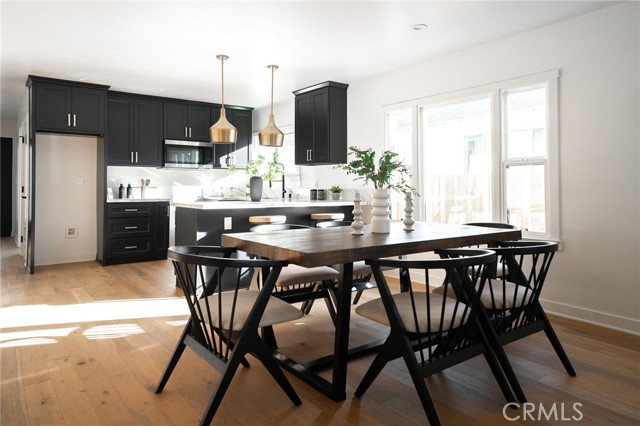 2342 S Cochran Avenue, Los Angeles CA: https://media.crmls.org/medias/7c8de9eb-8f2f-43ac-b8ba-98670bebd095.jpg