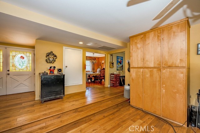 Detail Gallery Image 16 of 47 For 26615 Mountain Park Rd, Canyon Country,  CA 91387 - 3 Beds | 3 Baths