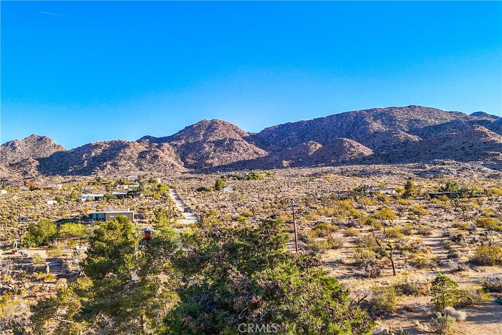 https://media.crmls.org/medias/7c8f4308-8448-406d-91f4-bbd3e5e3388b.jpg?preset=X-Large