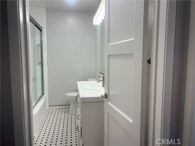 6372 Zelzah photo 18