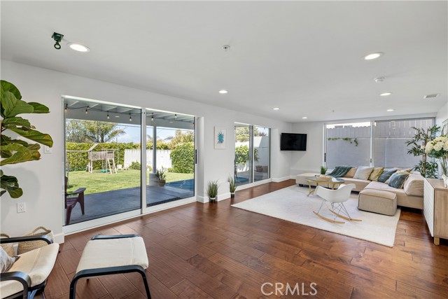 523 Juanita Avenue, Redondo Beach, California 90277, 5 Bedrooms Bedrooms, ,2 BathroomsBathrooms,Residential,Sold,Juanita,SB22083866