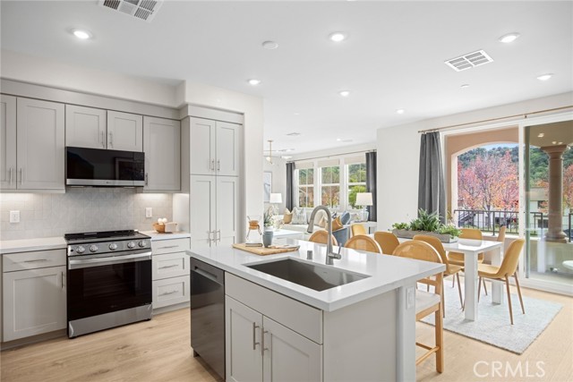 Detail Gallery Image 6 of 16 For 723 E. Route 66, Glendora,  CA 91740 - 3 Beds | 3/1 Baths