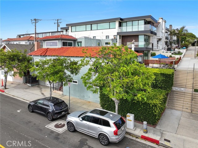 1800 Highland Avenue, Manhattan Beach CA: https://media.crmls.org/medias/7c9175a3-acd8-4fba-87ec-f08c93019b04.jpg