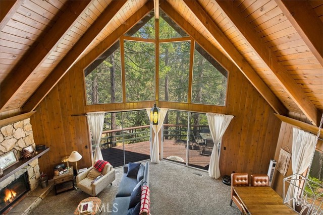 Detail Gallery Image 6 of 36 For 26522 Thunderbird Dr, Lake Arrowhead,  CA 92391 - 3 Beds | 2/1 Baths