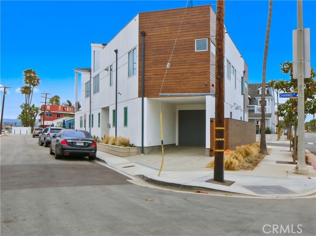 4405 Channel Place, Newport Beach CA: https://media.crmls.org/medias/7c9227cb-78f7-4039-a715-0b9d97395b45.jpg
