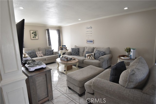 Detail Gallery Image 3 of 5 For 848 via Felipe, Corona,  CA 92882 - 4 Beds | 2 Baths