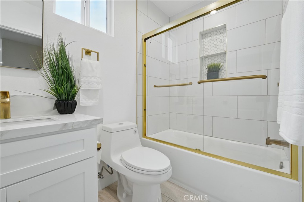 https://media.crmls.org/medias/7c9439b9-88b6-4e82-901f-0cf812a5c8dc.jpg?preset=X-Large