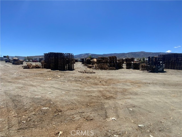 9980 Pionero Road, Phelan, California 92371, ,Commercial Lease,For Rent,9980 Pionero Road,CRIV25069943