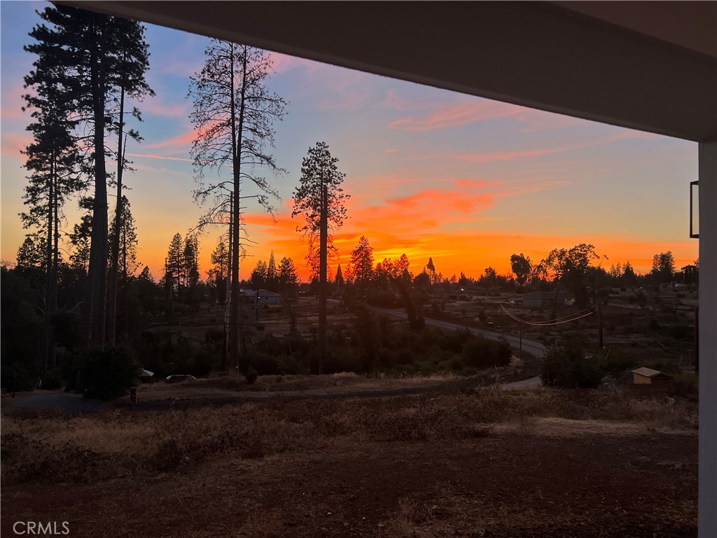 https://media.crmls.org/medias/7c954179-1aff-454f-a935-7d911a81cbb3.jpg?preset=X-Large