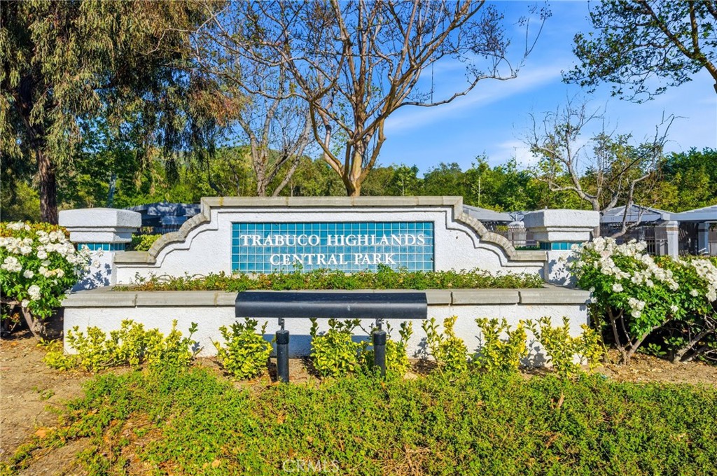 https://media.crmls.org/medias/7c9639c7-92c2-45dd-a7a3-4494cbaf9c9d.jpg?preset=X-Large