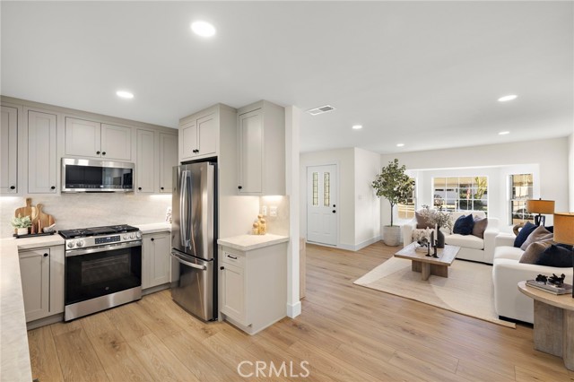 12941 Keith Place, Tustin CA: https://media.crmls.org/medias/7c96f056-dae5-4e45-a7f9-5e1babc8739f.jpg