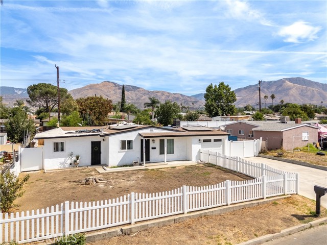 Detail Gallery Image 1 of 25 For 27034 Villa Ave, Highland,  CA 92346 - 4 Beds | 2/1 Baths