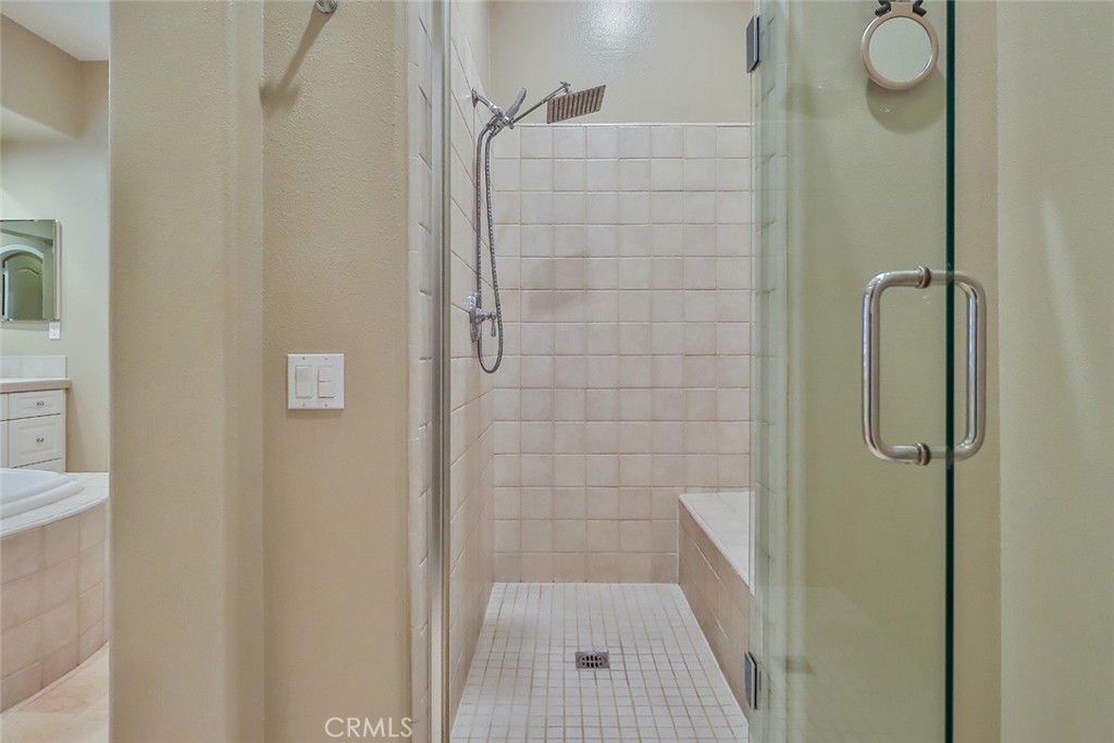 https://media.crmls.org/medias/7c97ca11-9118-4962-8f27-20b0cac7d174.jpg?preset=X-Large