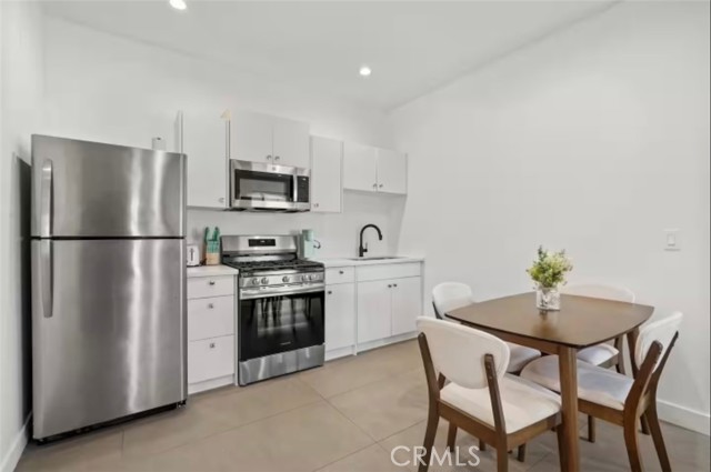 Detail Gallery Image 6 of 15 For 181212 1/2 Navy #1/2,  Santa Monica,  CA 90405 - 2 Beds | 1 Baths