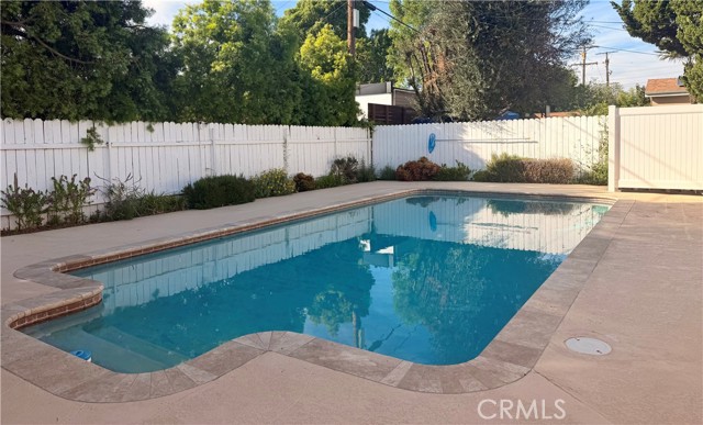 Detail Gallery Image 17 of 18 For 5517 Woodman Ave., Sherman Oaks,  CA 91401 - 4 Beds | 3 Baths