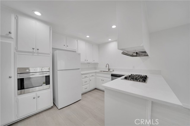 Detail Gallery Image 3 of 51 For 16722 Goldenwest St, Huntington Beach,  CA 92647 - – Beds | – Baths