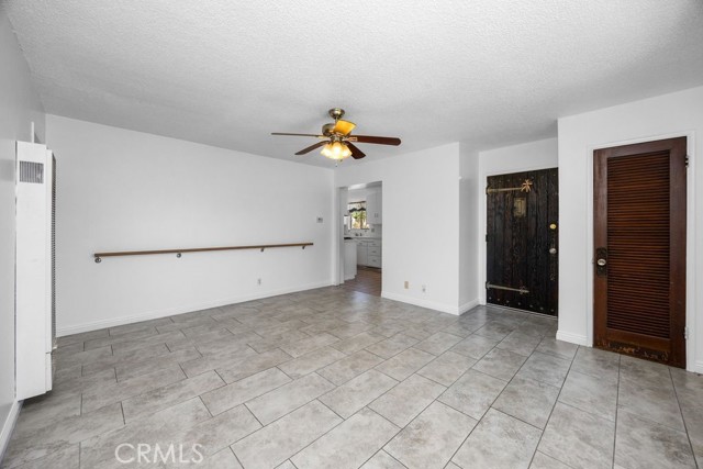 Detail Gallery Image 4 of 28 For 2006 W Wilshire Ave, Santa Ana,  CA 92704 - 3 Beds | 2 Baths