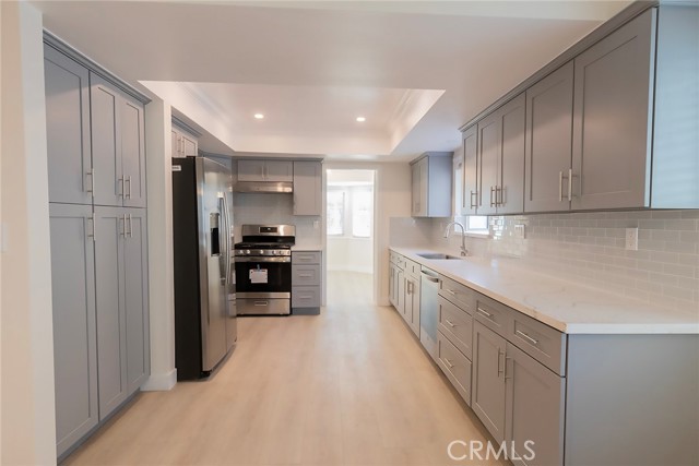 Detail Gallery Image 8 of 35 For 2215 Marshallfield Ln a,  Redondo Beach,  CA 90278 - 3 Beds | 2/1 Baths