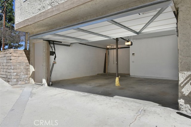 Detail Gallery Image 29 of 32 For 7240 Shirley #101,  Reseda,  CA 91335 - 3 Beds | 3 Baths