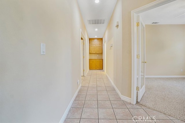 6940 Oak Vista Lane, Oak Hills CA: https://media.crmls.org/medias/7c98c9fe-9622-43b0-8bd6-023fdb680d4c.jpg