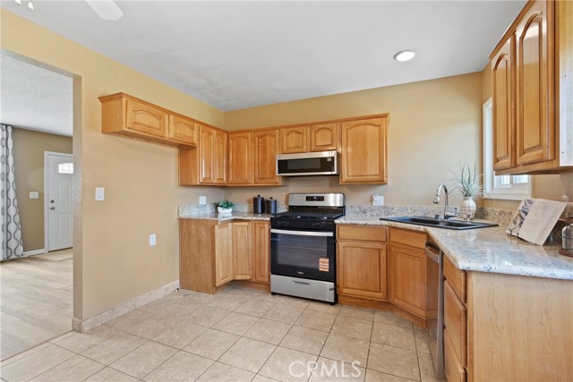 Detail Gallery Image 5 of 19 For 4127 Goodman St, Riverside,  CA 92503 - 3 Beds | 1/1 Baths