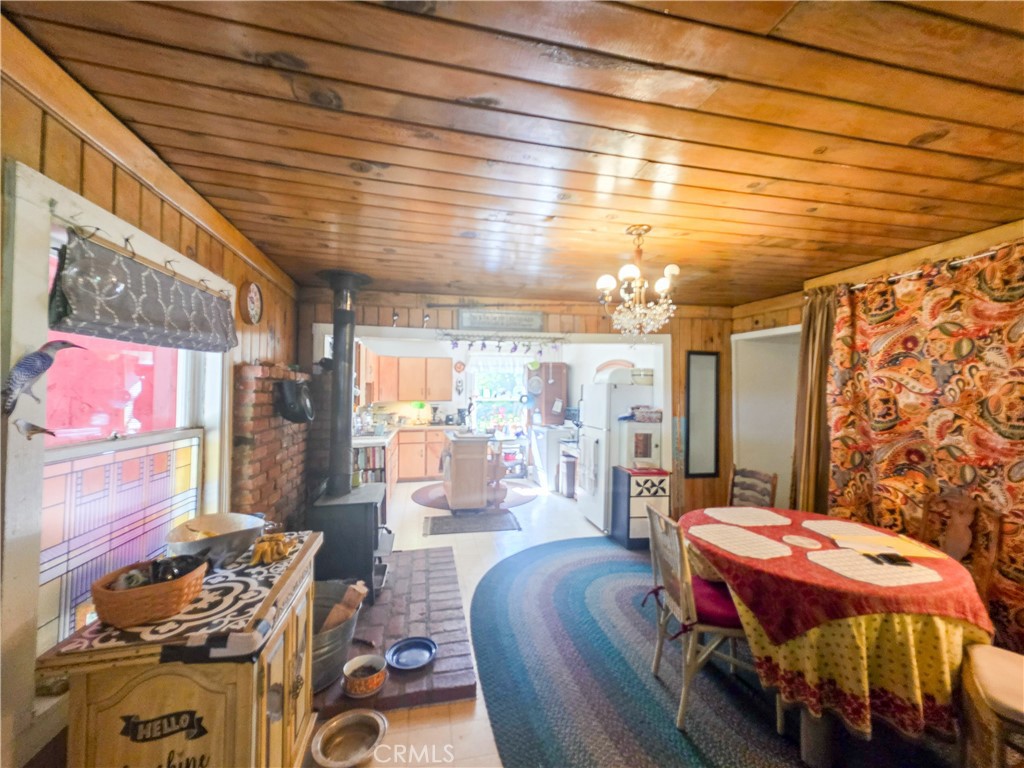 https://media.crmls.org/medias/7c9b6639-f492-4aa5-84cf-60c5242d7c0b.jpg?preset=X-Large