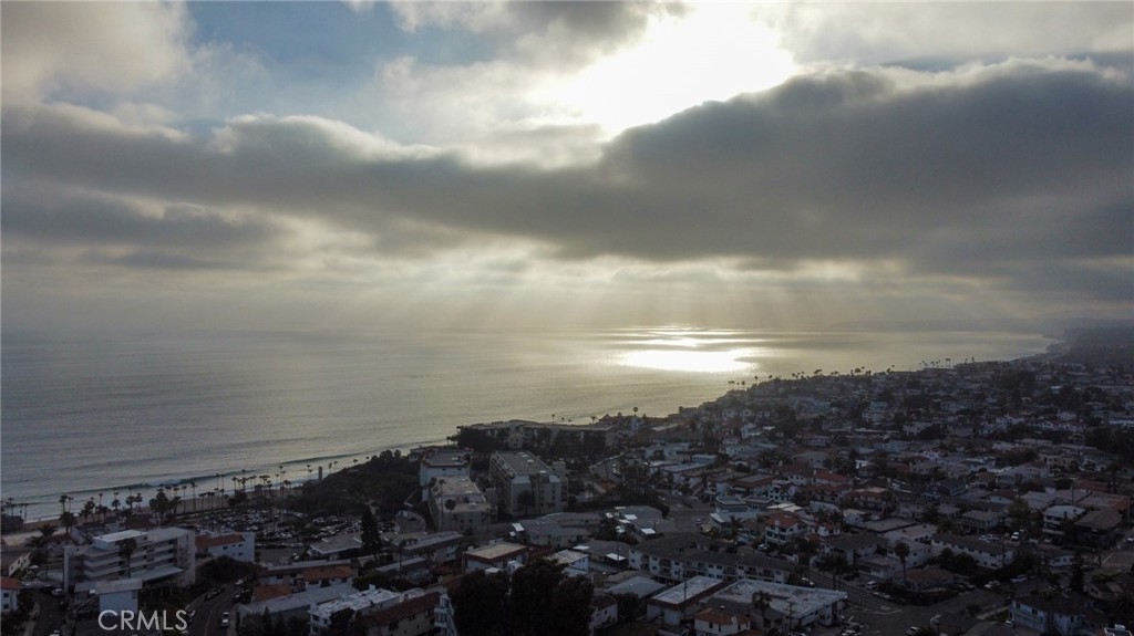 https://media.crmls.org/medias/7c9bd481-0281-45c6-b793-49b7c60f4c06.jpg?preset=X-Large