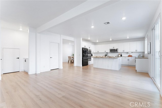 Detail Gallery Image 13 of 42 For 5305 Fulmer Ct, Jurupa Valley,  CA 91752 - 5 Beds | 4/1 Baths
