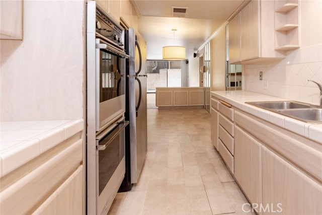 Detail Gallery Image 15 of 35 For 1854 S Beverly Glen Bld #204,  –,  CA 90025 - 2 Beds | 2 Baths